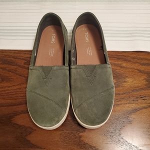 Toms suede slip on
